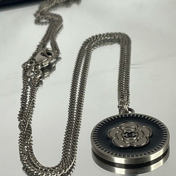 Chanel Camellia Necklace With The Box - Picture 6 of 11